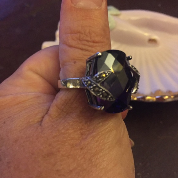 Sterling Silver, Marcasite and Amethyst Ring. - Picture 3 of 7